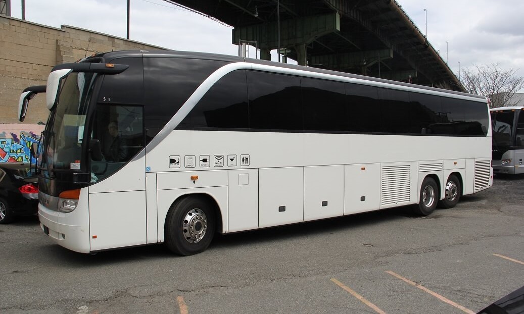 55 passengers coach bus